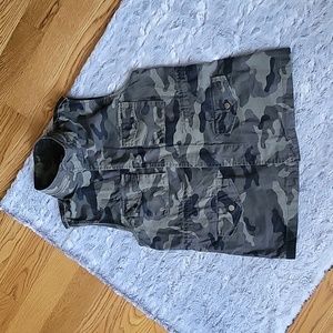 Love Tree Green Camo Vest, Women's Size Medium, Great Condition